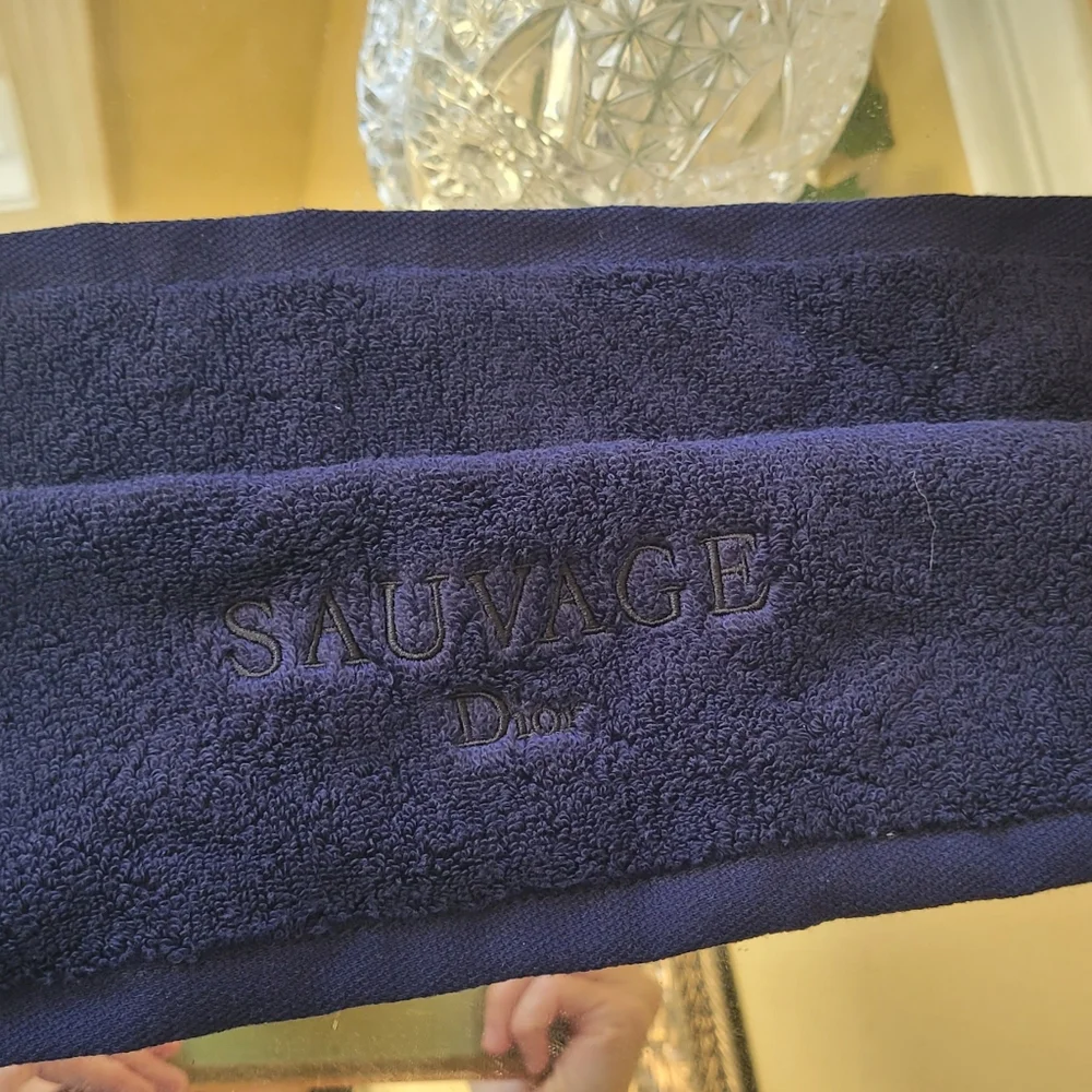 🥳💥💥HOST PICK 💥Dior mini towel.